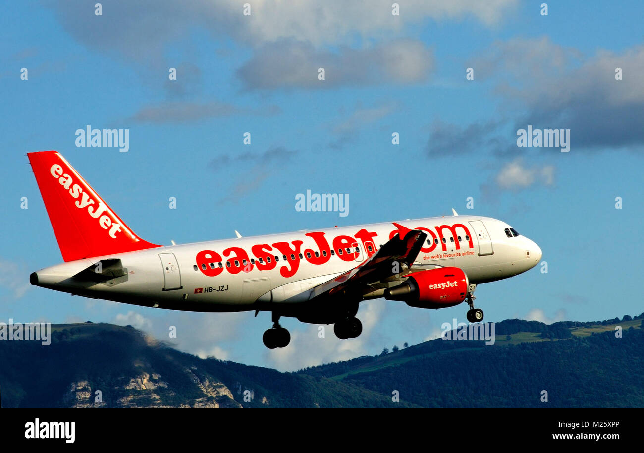 Airbus A319 der Fluggesellschaft Easyjet Flugzeug beim Start Stockfoto