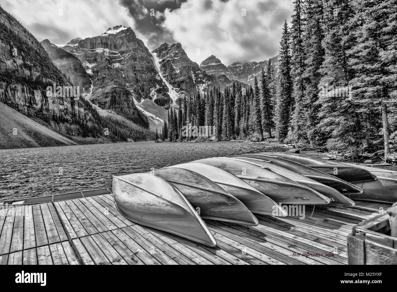 Schwarz/Weiß-Bild von Kanada; Alberta; Moraine Lake im Tal der zehn Gipfel in den Kanadischen Rocky Mountains und den Banff National Park, Alberta, Kanada; Stockfoto