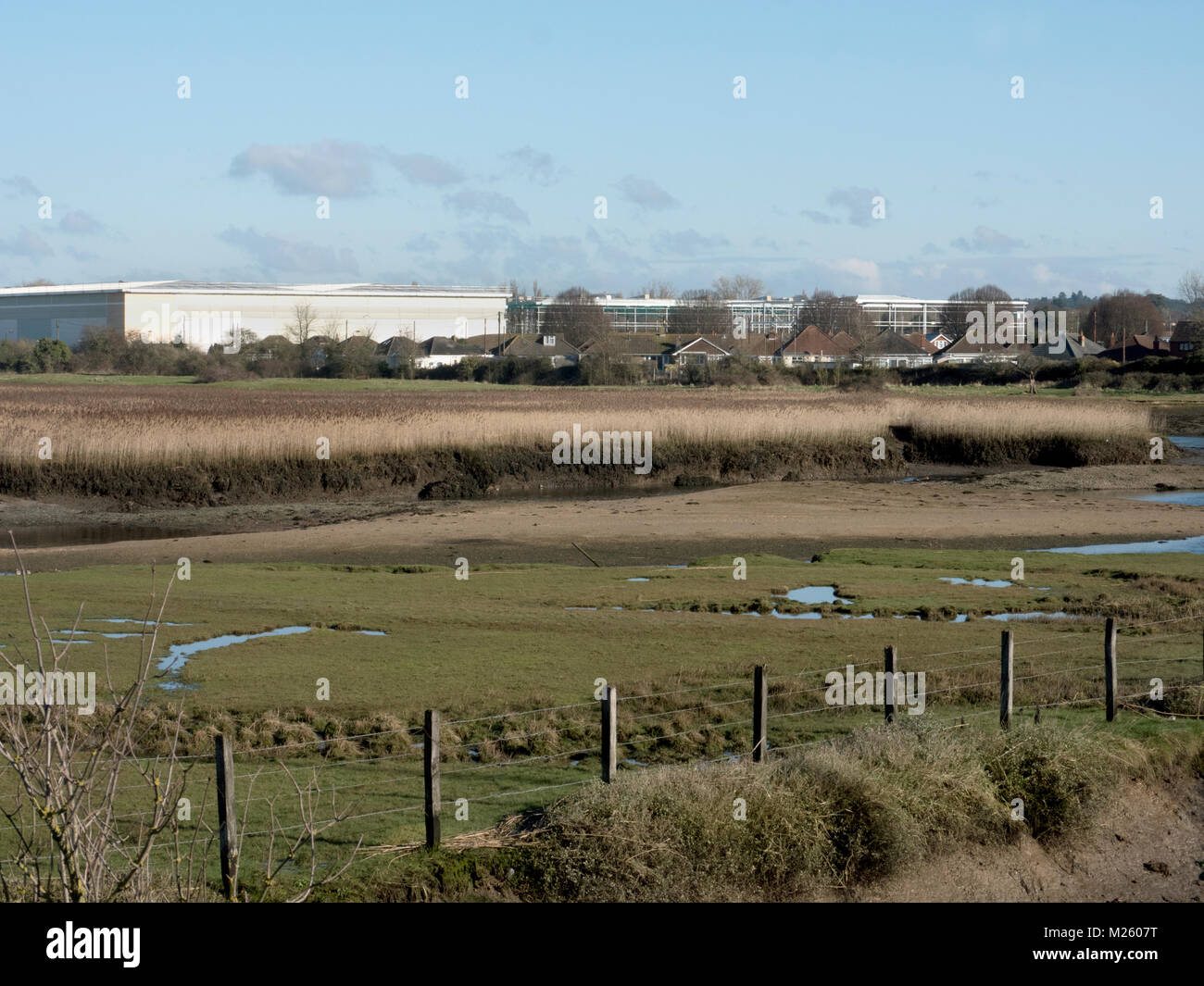 Untere Test Estuary, Southampton, Hampshire. Bereich der Küsten- und feuchtlebensräumen Eine Gezeiten- Mündung. Großbritannien Stockfoto