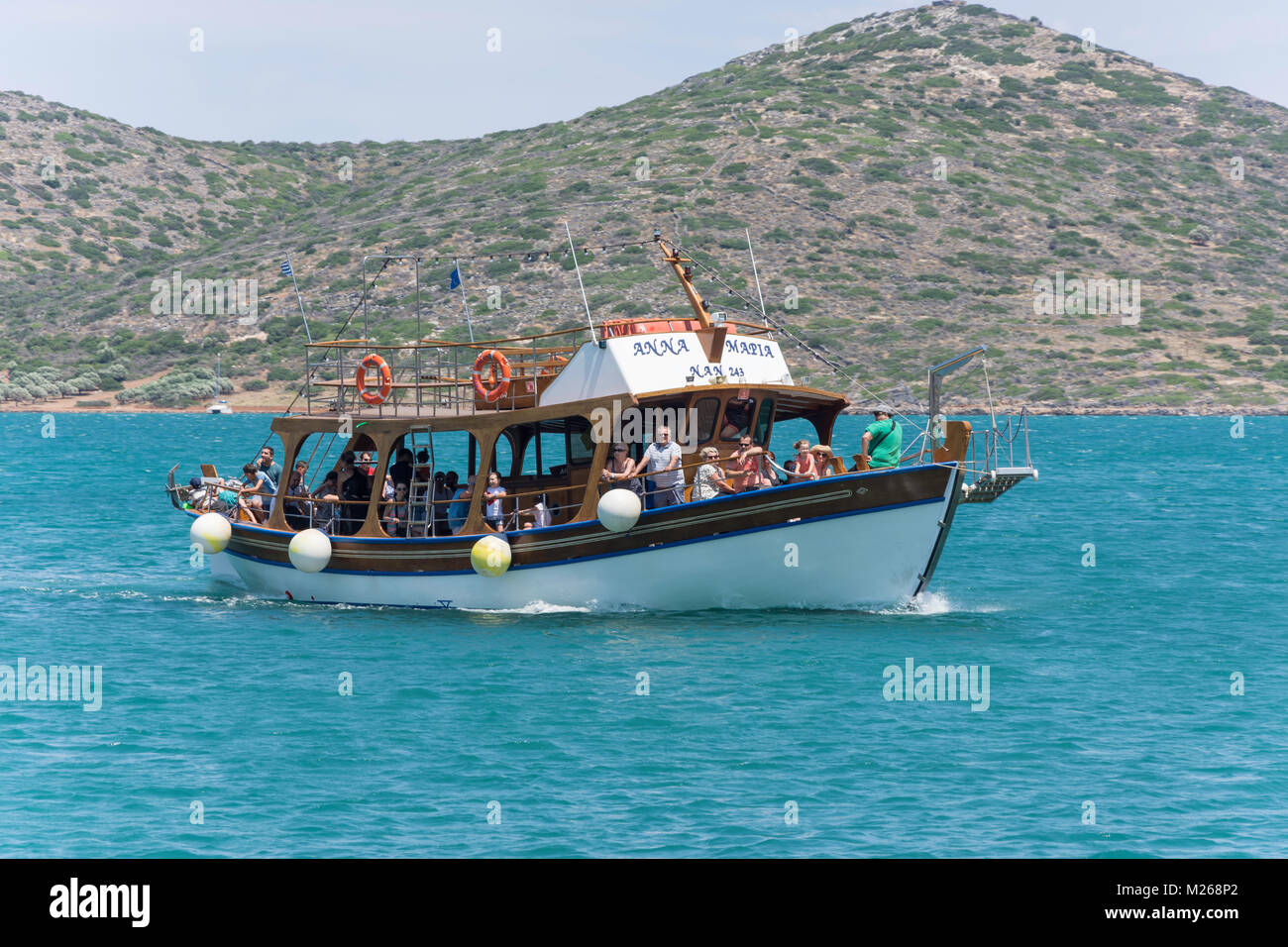 Ausflugsschiff der Rückkehr von Spinalonga, Elounda, Lasithi, Kreta (Kriti), Griechenland Stockfoto