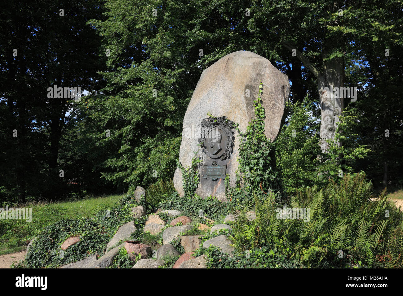 Die pückler Stein auf der polnischen Seite der Fürst-Pückler-Park Bad Muskau, Landkreis Görlitz, Deutschland, Polen, der Pücklerstein auf der polnischen S Stockfoto