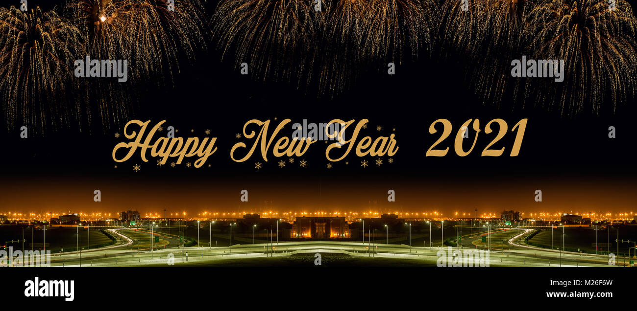 Frohes neues Jahr 2021 mit Feuerwerk im Hintergrund. Feier Silvester 2021 in Abu Dhabi. Stockfoto