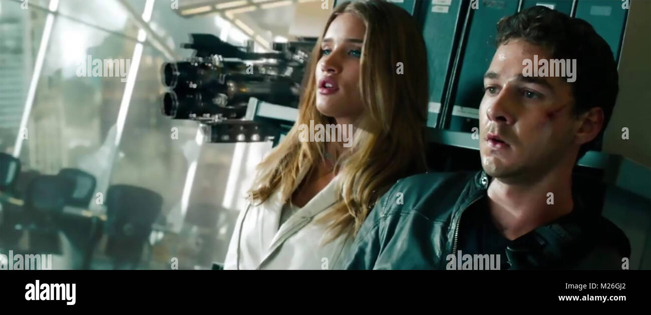 Transformatoren Dunkel Des Mondes 2011 Paramount Pictures Film Mit Rosie Huntingdon Whitley Und Patrick Dempsey Stockfotografie Alamy
