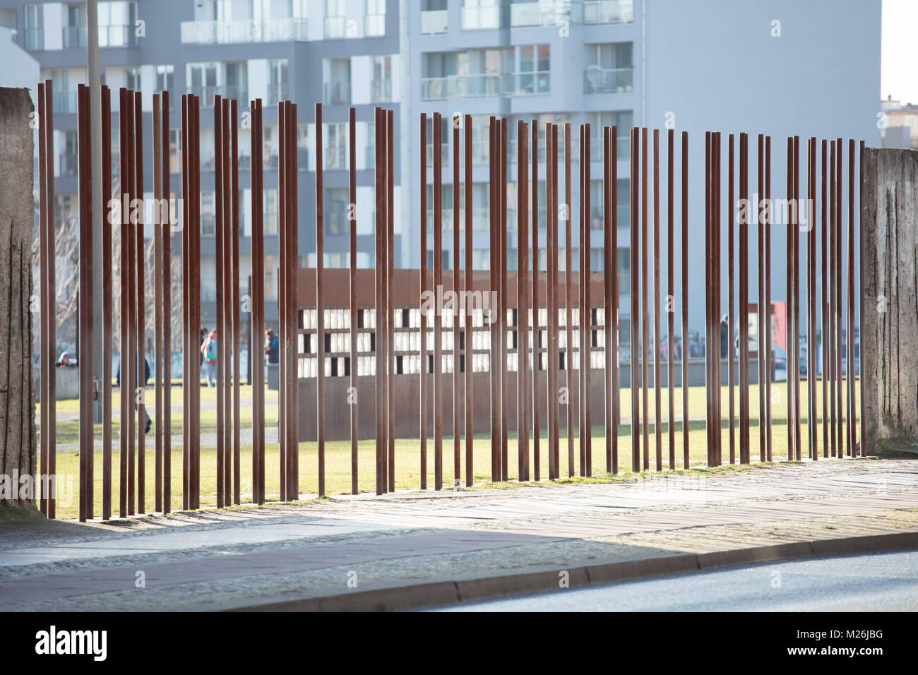 Fenster der Erinnerung an der neuen Gedenkstätte Berliner Mauer an der Bernauer Straße, Berliner Mauer Stockfoto