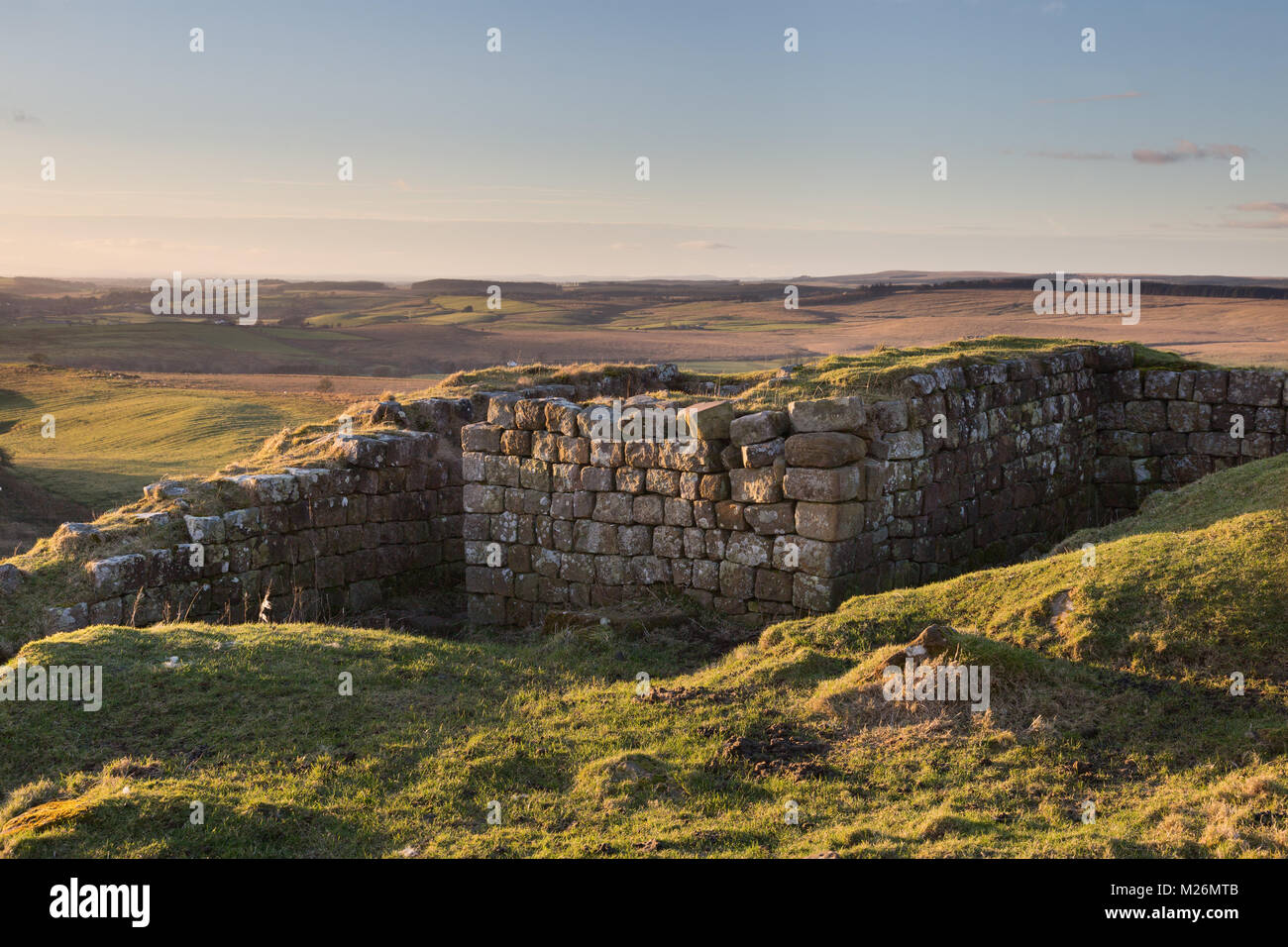 Hadrian's Wall: Blick nach Norden - Westen über die Reste der Revolver 44 B an Walltown, nahe dem Ort, an dem sich König Arthurs Gut Stockfoto