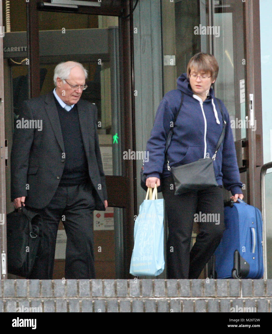 Verlassen newport crown court Fotos und Bildmaterial in hoher Auflösung Alamy