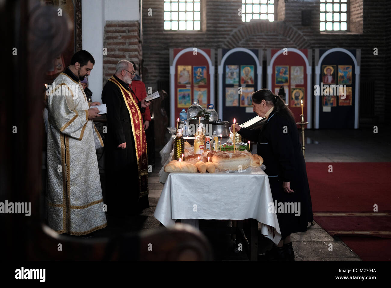 Masse Prozess in St. Sofia Kirche gebaut auf der Website von mehreren früheren Kirchen aus dem 4. Jahrhundert in der Stadt Sofia, Hauptstadt von Bulgarien Stockfoto