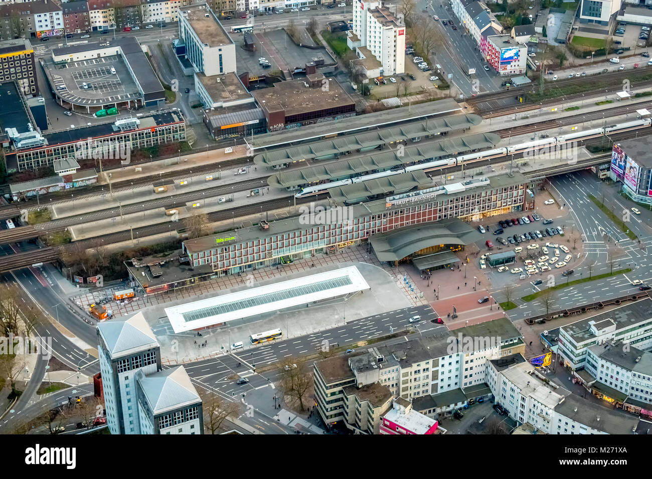 Hauptbahnhof Bochum mit dem neuen Busbahnhof ZOB auf dem