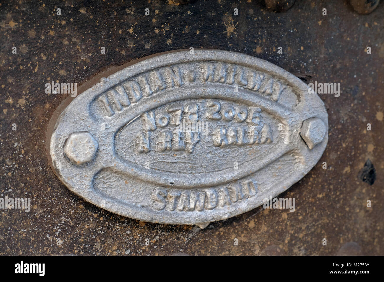 Maker's Typenschild auf Trainer der indischen Eisenbahn auf dem Shimla Zug der Linie Stockfoto