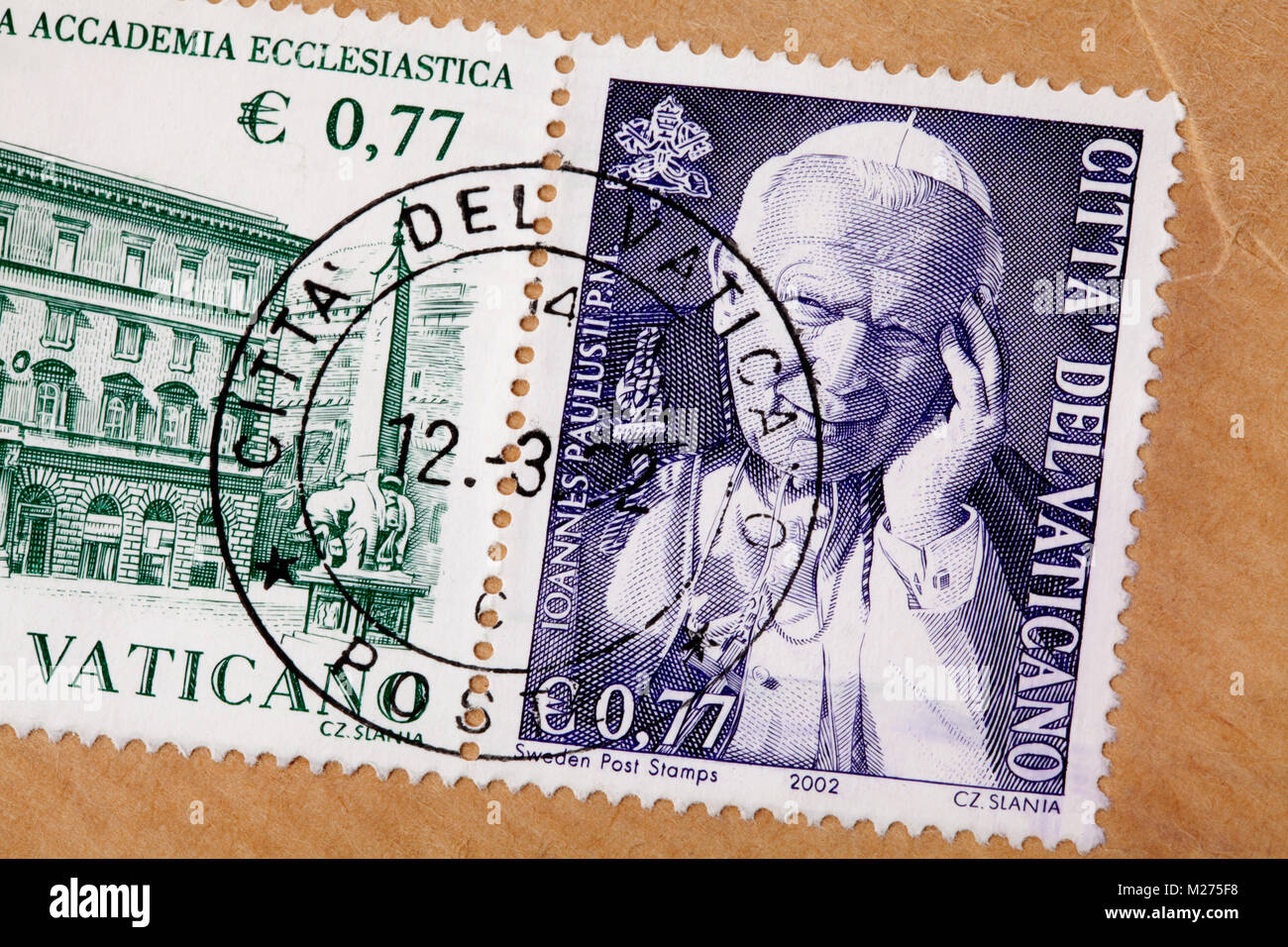 Briefmarken aus dem Vatikan auf einem Brief, gestanzt, Vatikan, Italien, Europa, gestempelte Briefmarken aus dem Vatikan, Johannes Paul II. (Karol Józef Wojtyla) Stockfoto