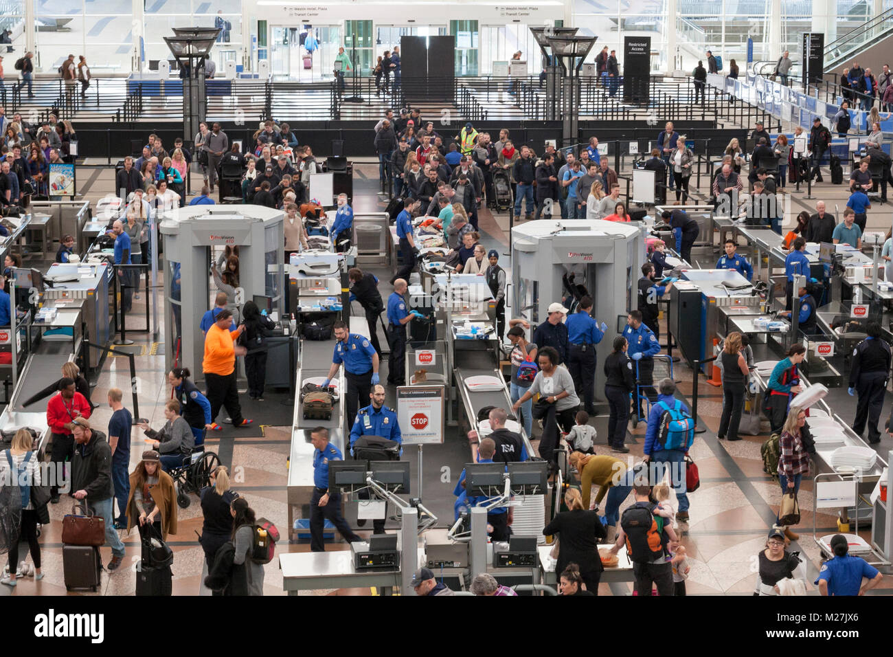 Sicherheit am Denver International Airport in den Vereinigten Staaten. Stockfoto