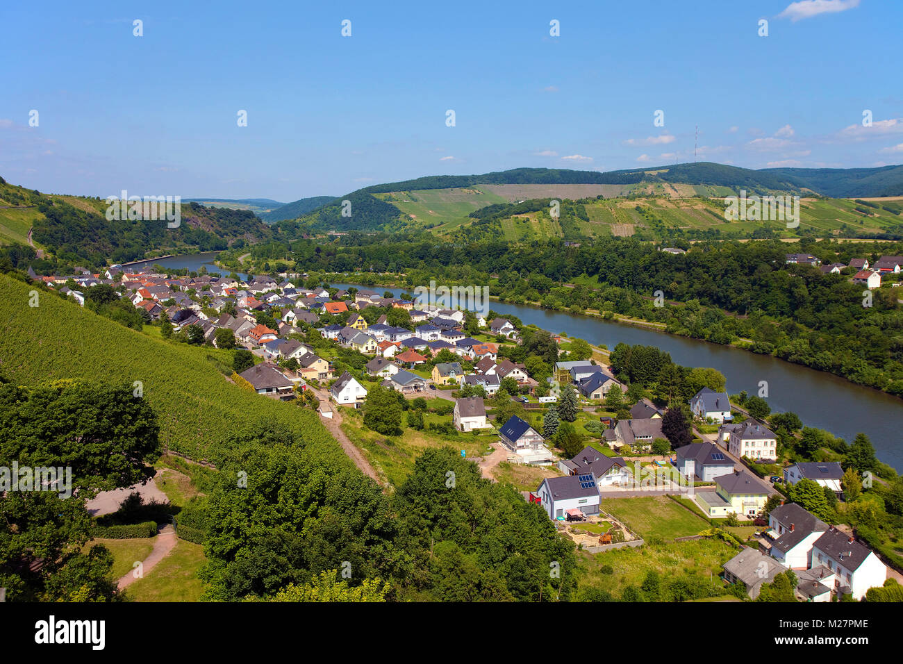 Blick vom Schloss Turm auf Saarburg an der Saar, Rheinland-Pfalz, Deutschland, Europa Stockfoto