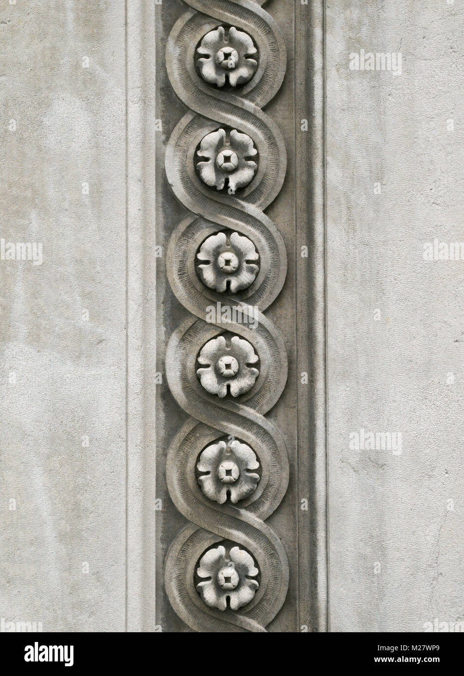 Stein bas-relief an der Wand eines alten Palastes, Italien Stockfoto