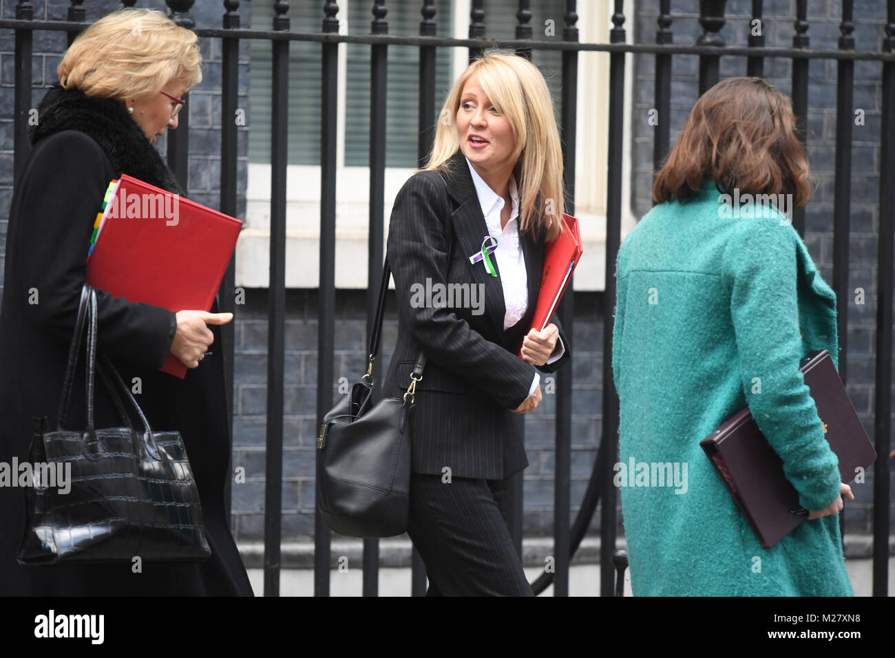 (Nach rechts) Führer des Unterhauses Andrea Leadsom, Arbeit und Renten Sekretärin Esther McVey und Führer des Oberhauses Baroness Evans von Bowes verlassen 10 Downing Street, London, nach einer Kabinettssitzung. Stockfoto