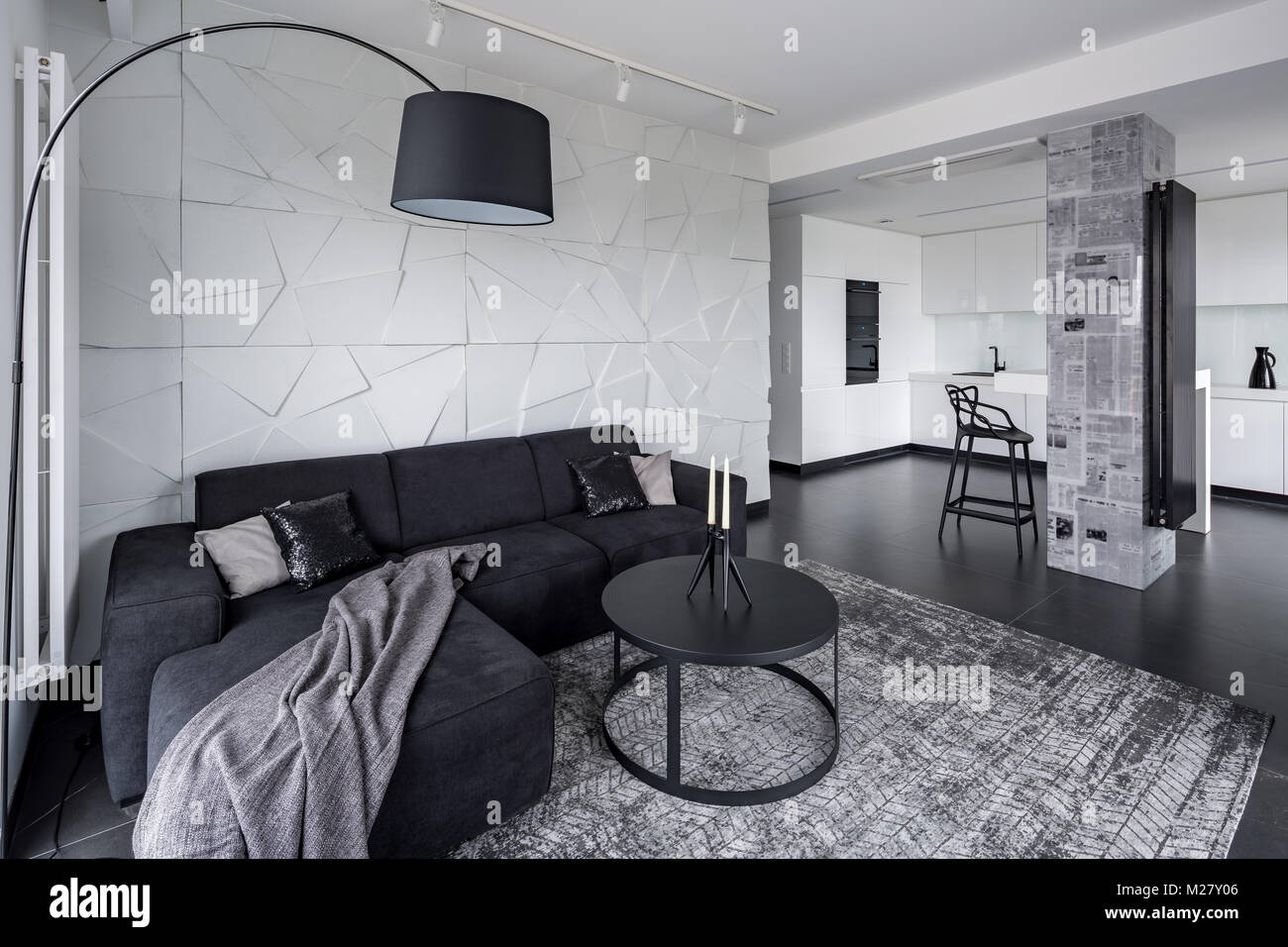 wohnzimmer und kuche in einem raum, wohnzimmer und küche im offenen raum moderne apartment stockfoto, Ideen entwickeln