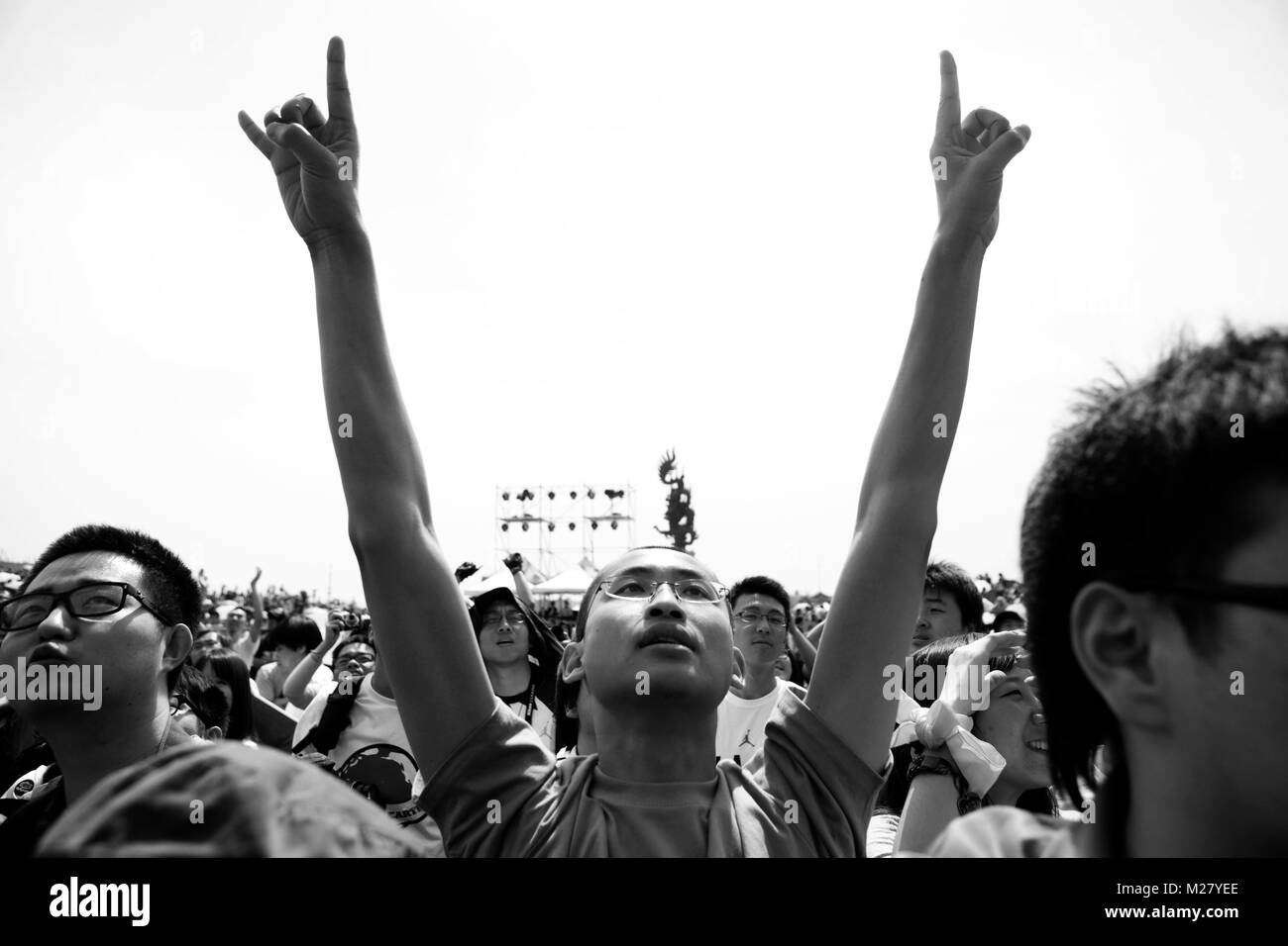 Die Menge der chinesischen Musik Fans genießt ein Konzert an einem Musik Festival. China 2010. Stockfoto