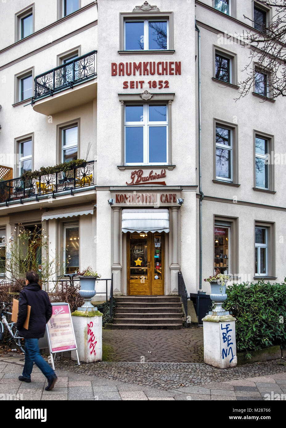 Berlin Mitte G Buchwald Kuchen Und Konditorei Backt Traditionelle Baumkuchen Historische Coffee Shop Cafe Stockfotografie Alamy