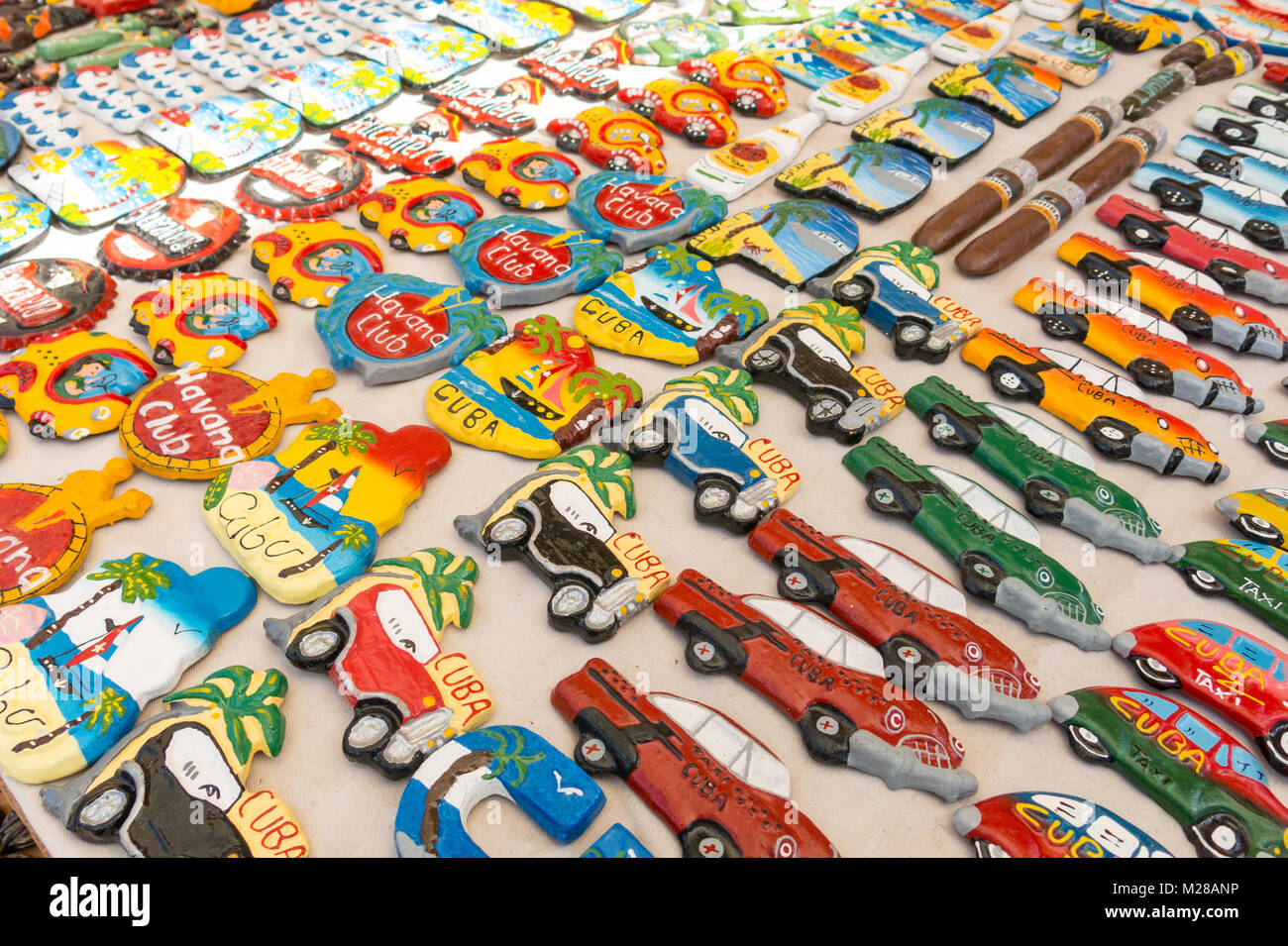 TRINIDAD, Kuba - Januar 4, 2017: Kubanische Nationalflaggen, Palm, Che Guevera Porträts und anderen Kühlschrank Magnet/Souvenirs typisch für Kuba in Souve verkauft Stockfoto