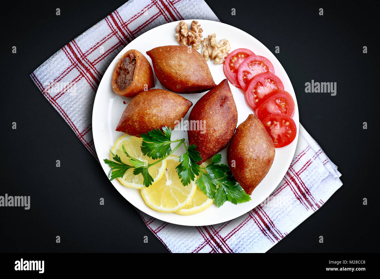 Kibbeh ist ein beliebtes Gericht in nahöstlichen Küche. Stockfoto
