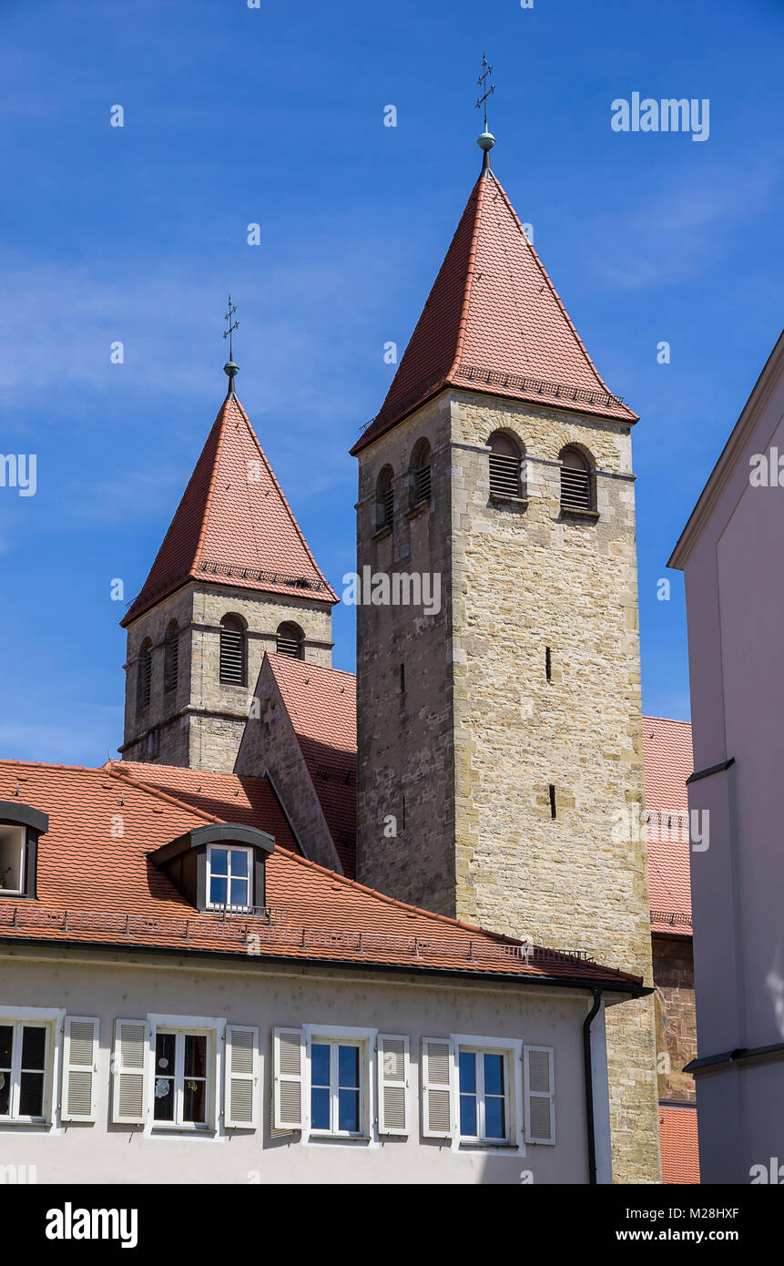 Die Türme der Kirche in der niedermünsterkirche Regensburg, Bayern, Deutschland. Stockfoto