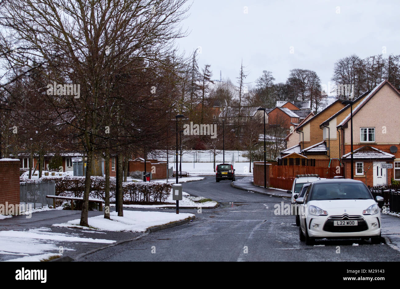 Dundee, Schottland, Großbritannien. 6. Februar, 2018. UK Wetter: eisige Temperaturen bringt über Nacht Schnee über Nordostschottland. Schnee bedeckt Ardler Dorf Wohnsiedlung in Dundee, UK: Credits: Dundee Photographics/Alamy leben Nachrichten Stockfoto