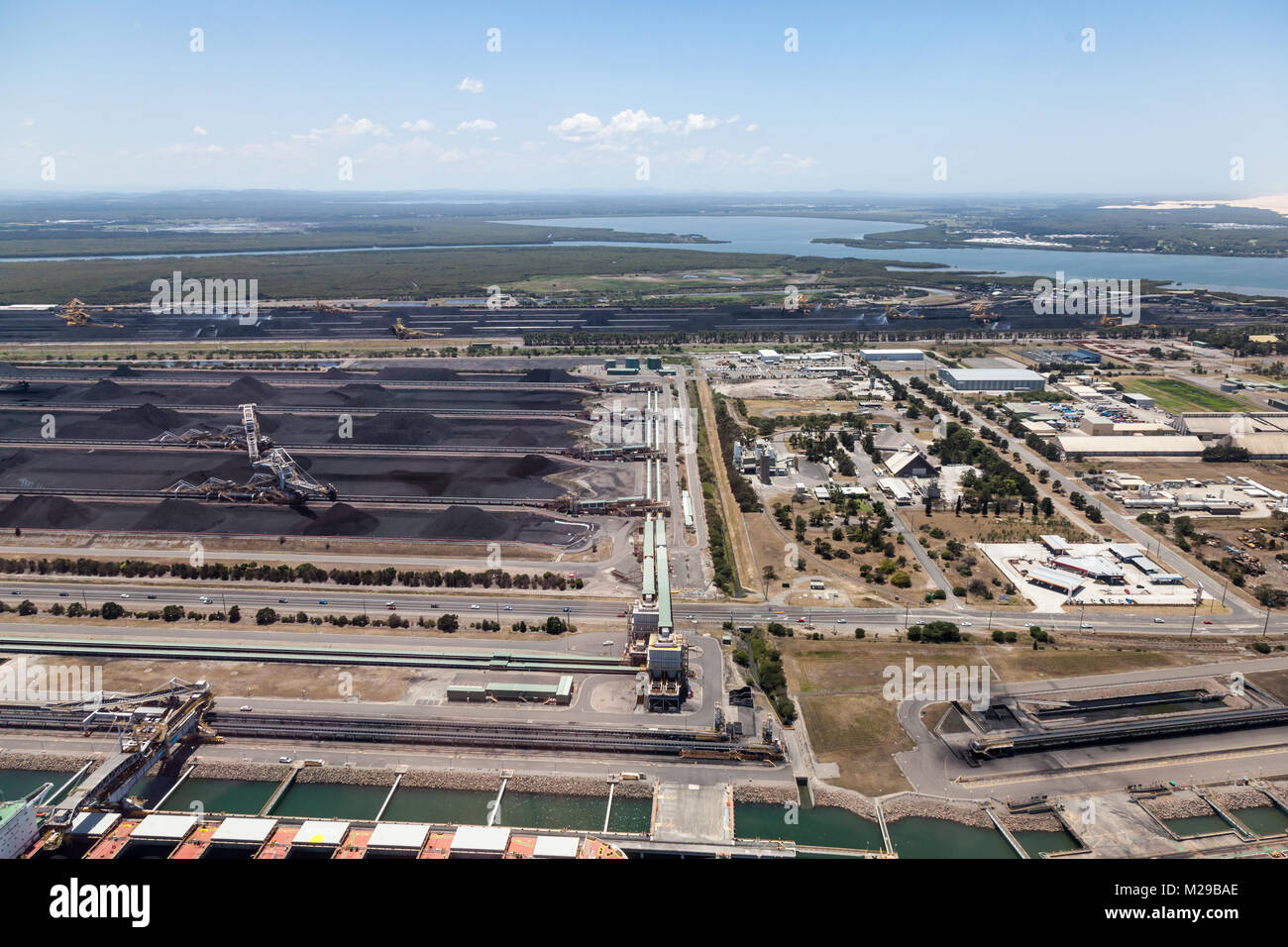 Eine Luftaufnahme der Insel Kooragang in Newcastle. Kohle exportieren ist ein großes Geschäft machen Newcastle eine der größten Kohle export Häfen der Welt Stockfoto