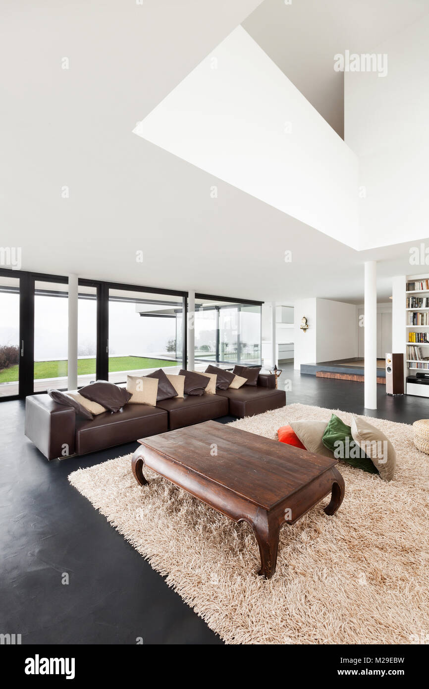 Architektur, schöner Innenbereich einer modernen Villa Stockfoto