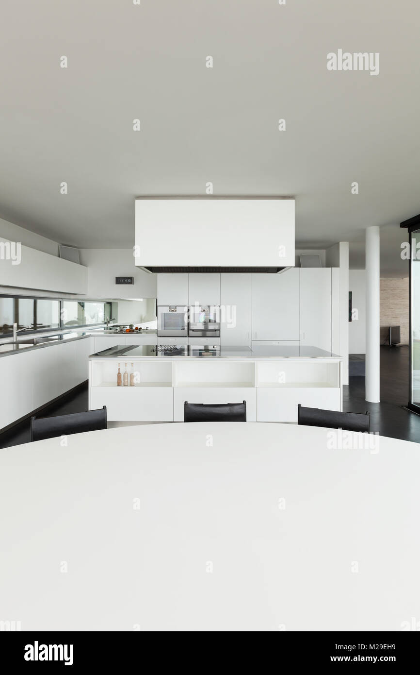 Architektur, schöner Innenbereich einer modernen Villa, häusliche Küche Stockfoto