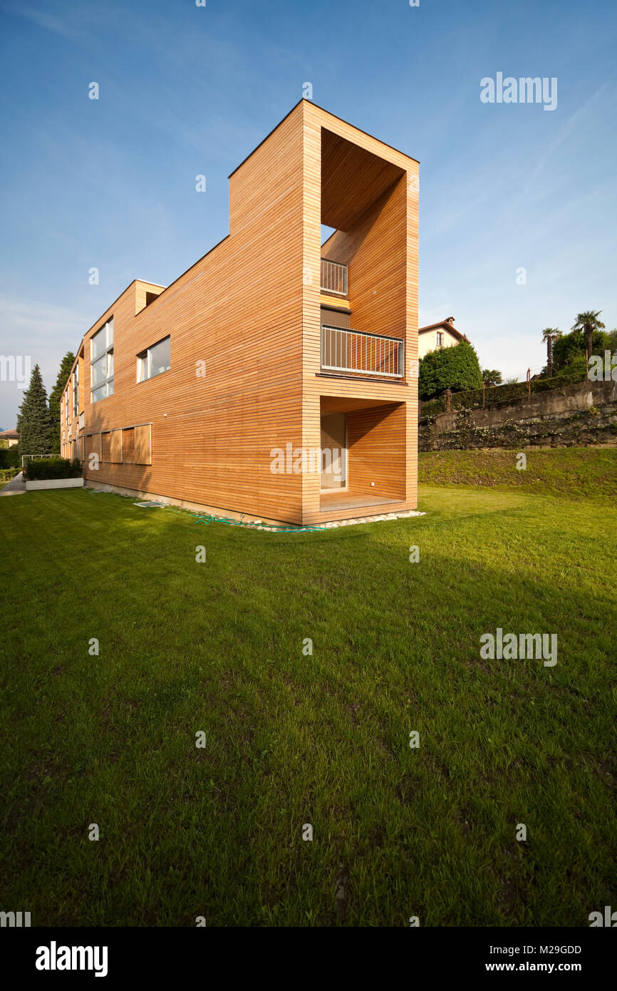 Modernes Haus in Holz Stockfoto