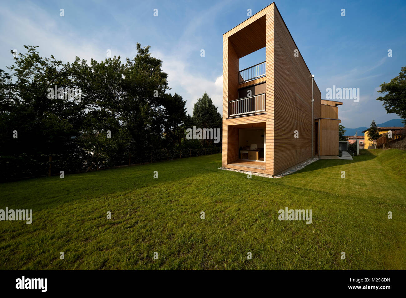 Modernes Haus in Holz Stockfoto