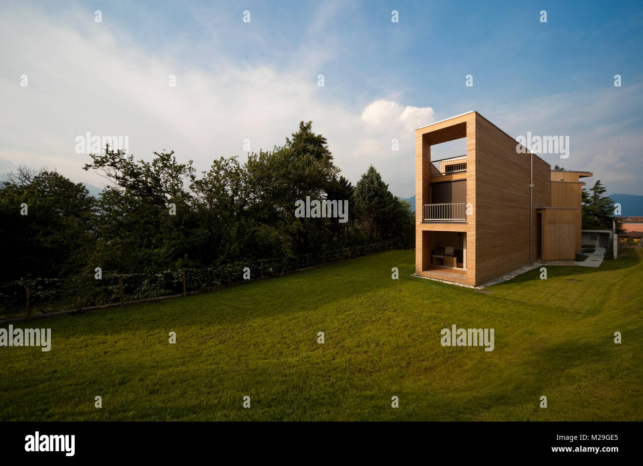 Modernes Haus in Holz Stockfoto