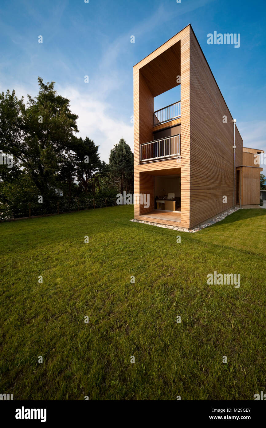 Modernes Haus in Holz Stockfoto