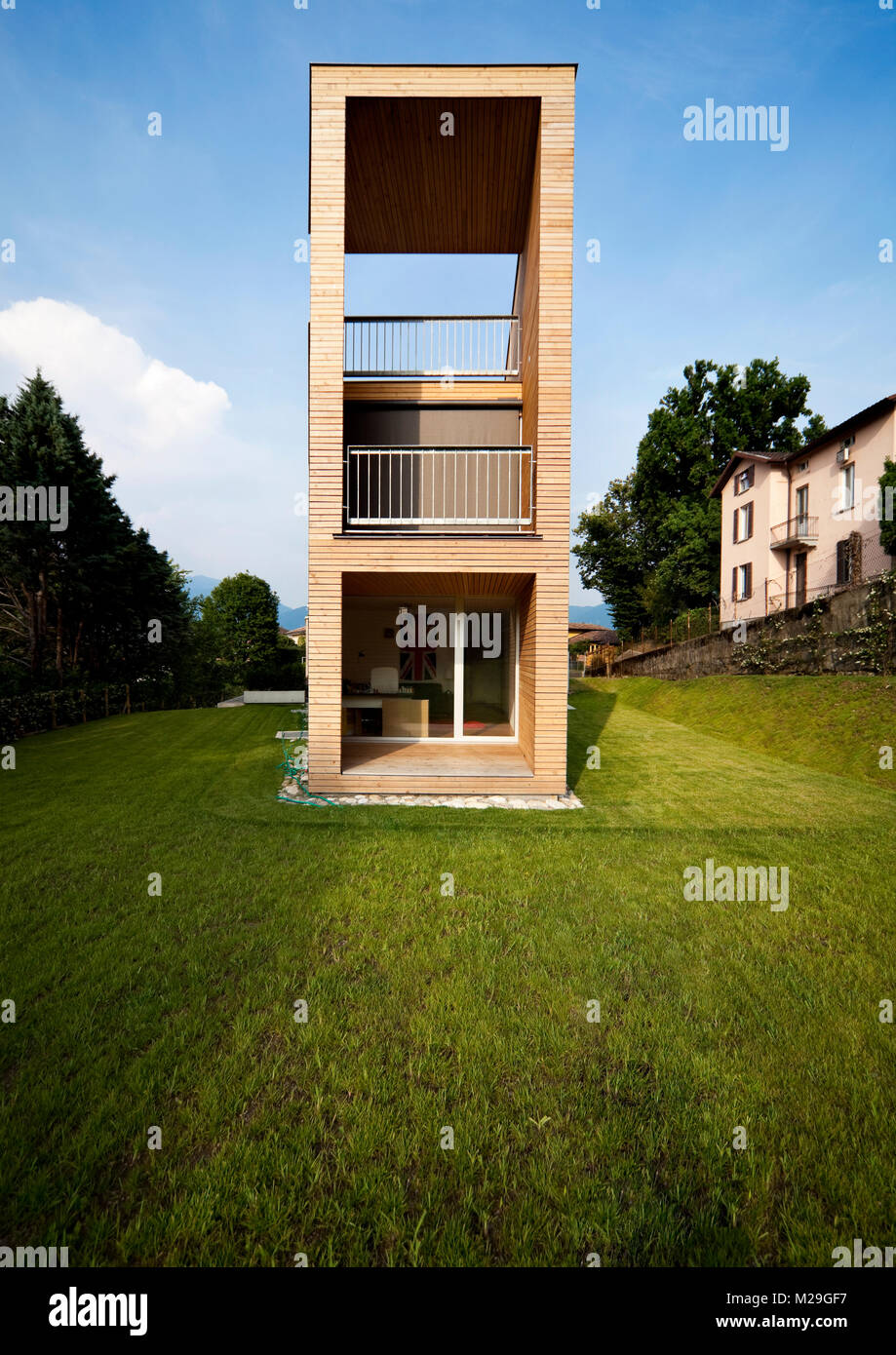 Modernes Haus in Holz Stockfoto