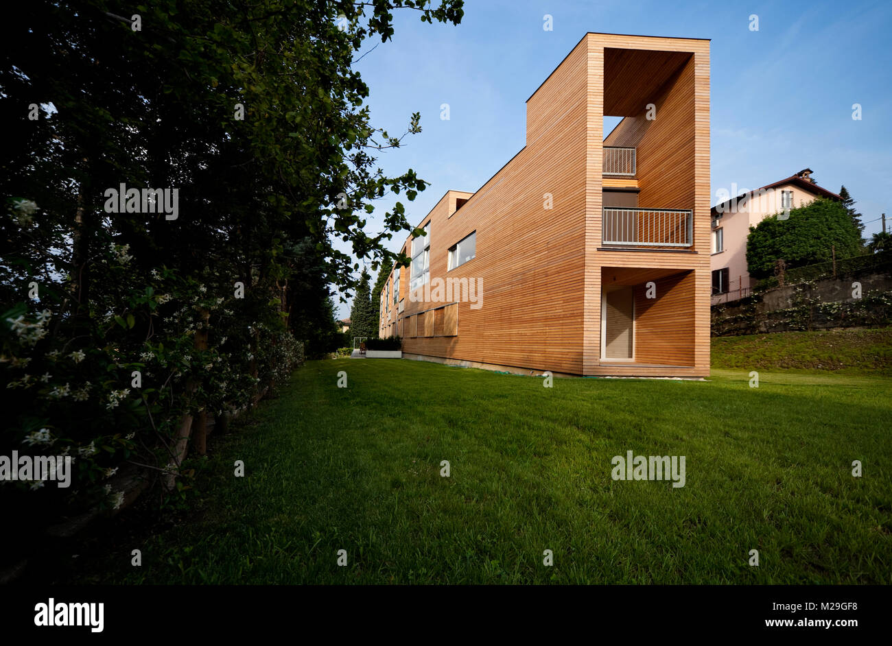 Modernes Haus in Holz Stockfoto