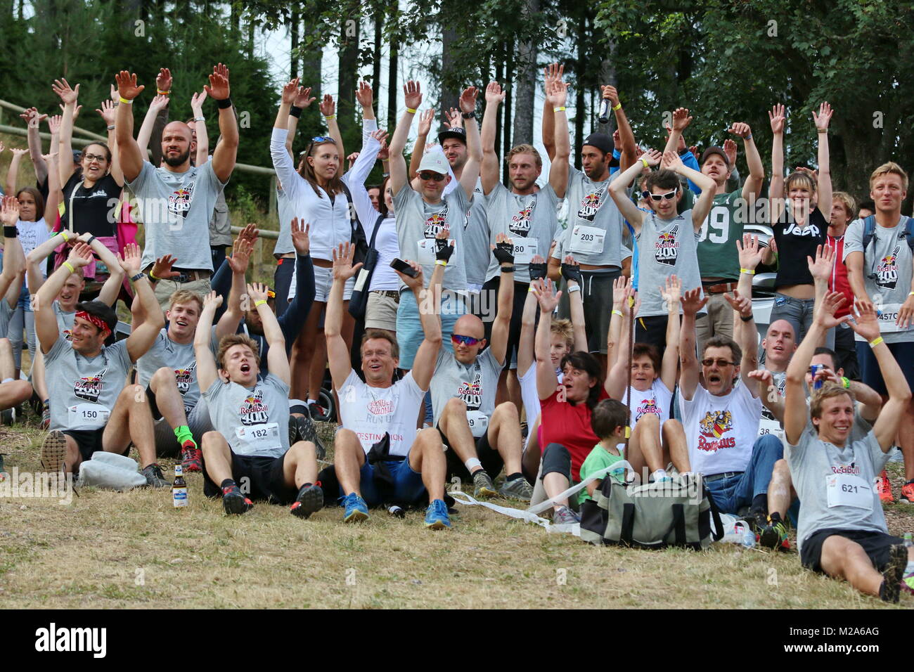 LaolaWelle bei der Siegerehrung der Red Bull 400 DeutschlandPremiere TitiseeNeustadt LaolaWelle bei der Siegerehrung der Red Bull 400 DeutschlandPremiere TitiseeNeustadt