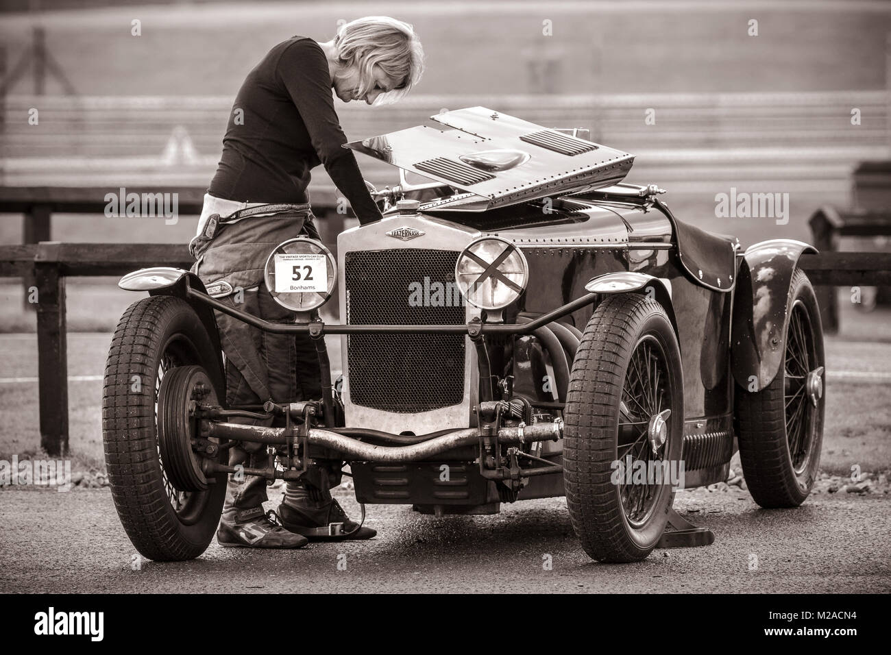 Jo Blakeney-Edwards bereitet Sie 1929 Frazer Nash Super Sport an der Formel Vintage meeting 2017, Snetterton, Norfolk, Großbritannien. Stockfoto