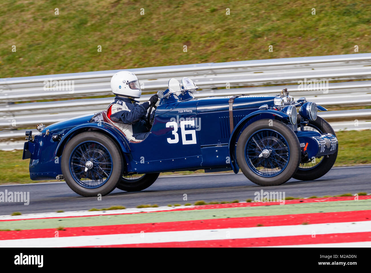 1932 MG C-Art mit Fahrer Christopher Edmondson in der Formel Vintage meeting 2017, Snetterton, Norfolk, Großbritannien. Stockfoto