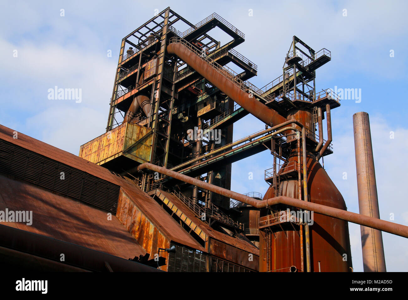 Ein Blick von der rostigen, verlassenen Stadt in Vítkovice Steel in der Tschechischen Republik das Gebiet als Industrial Park jetzt verwendet wird. Stockfoto