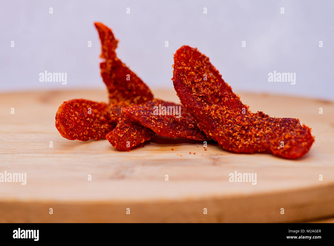 Chili Mangos schmecken köstlich und sind eine traditionelle mexikanische süßen und pikanten Snack Stockfoto