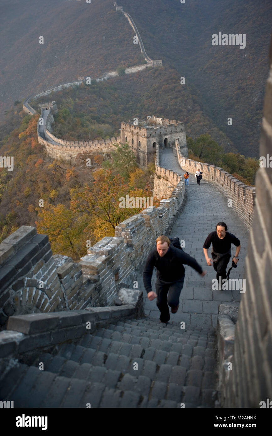 China. Mutianyu, in der Nähe von Beijing. Die Große Mauer. UNESCO-Weltkulturerbe. Touristen. Stockfoto