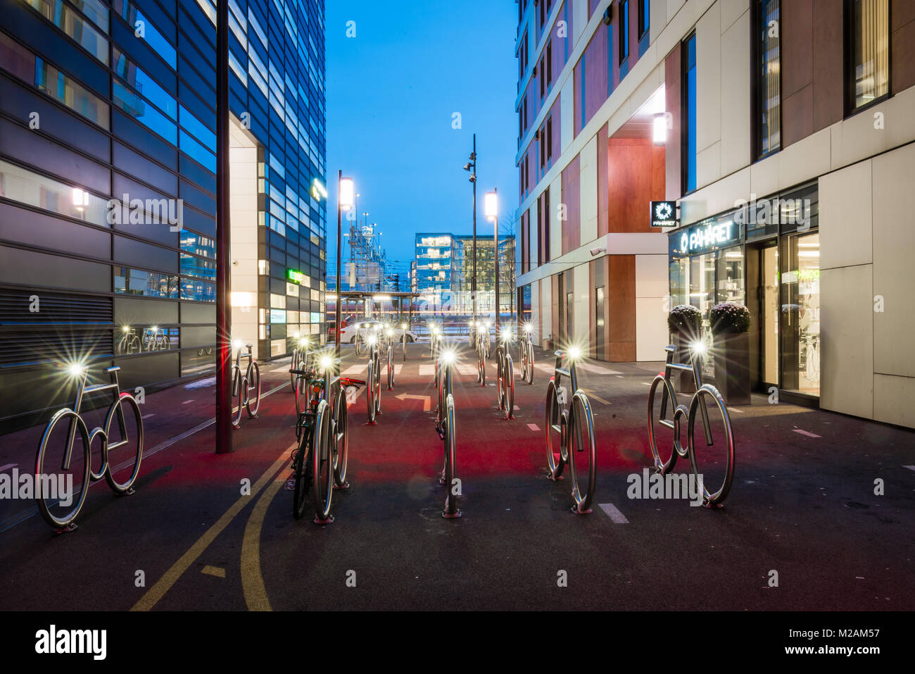 Fahrradständer im Barcode Bezirk, einem neuen Geschäftsviertel im Zentrum von Oslo Norwegen Stockfoto