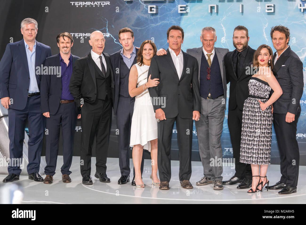 Emilia clarke and jai courtney Fotos und Bildmaterial in hoher