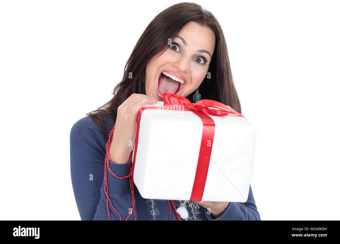 Glückliche junge Frau mit einem tollen Geschenk. isoliert auf einem weißen Stockfoto