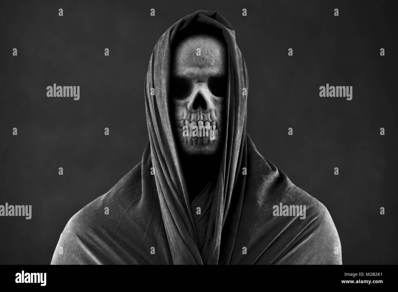 Sensenmann in der Dunkelheit Stockfoto