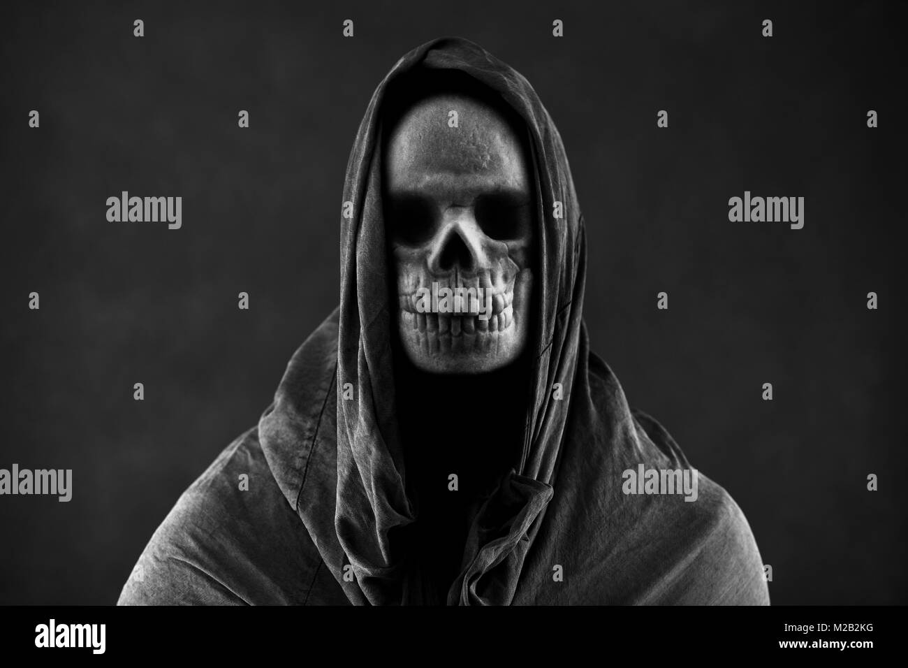 Sensenmann in der Dunkelheit Stockfoto