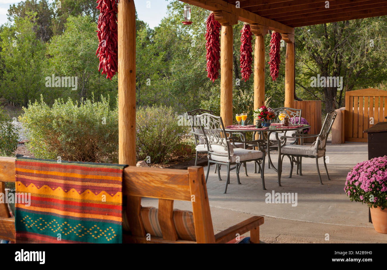 Getrocknete Chilischoten oder Ristras, Casa Escondida, Chimayo, New Mexico Stockfoto
