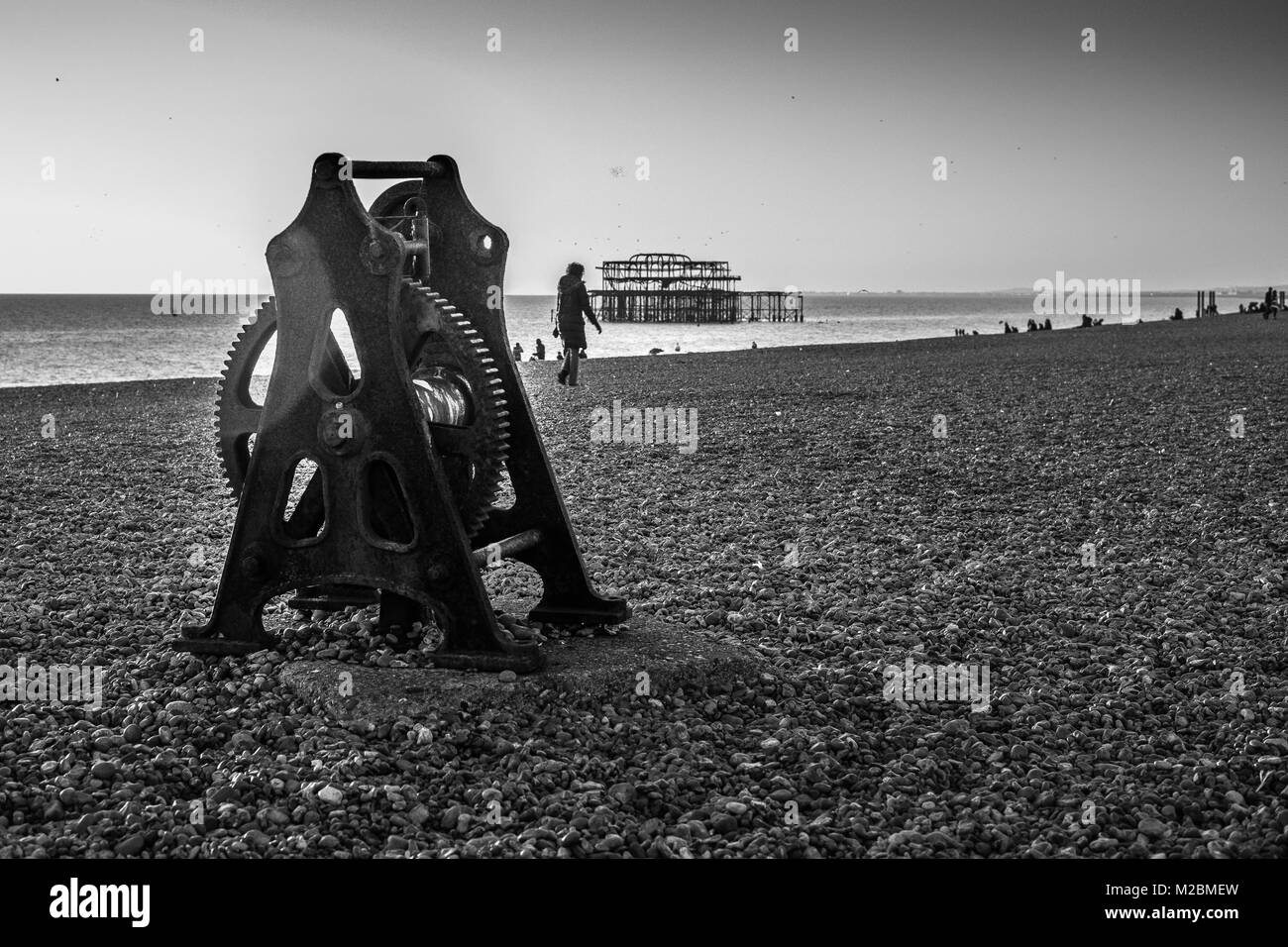Altes Boot Winde am Brighton Beach im Winter Stockfoto