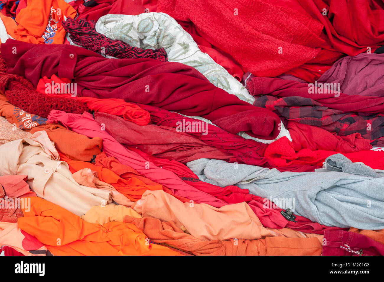 Eine Sammlung von gebrauchter Kleidung bestimmt in New York bei einem Recycling Fall am Dienstag zu verwerten, 6. Februar 2018. (© Richard B. Levine) Stockfoto