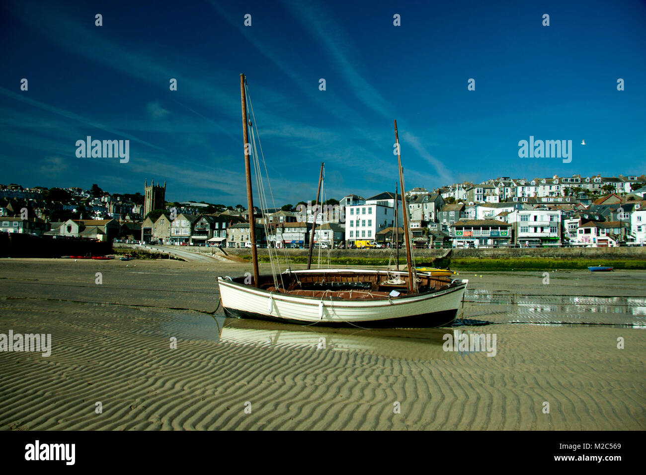 Holz- segeln Boote in St. Ives, Cornwall bei Ebbe Stockfoto