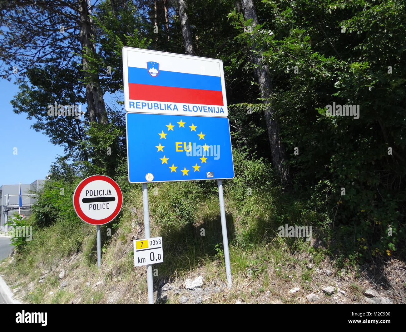 Grenzübergang von Kroatien/Slowenien / Hravatska/Slovenja. EU-Beitritt Kroatien/Kroatien/Hravatska zum 1. August 2013 Stockfoto